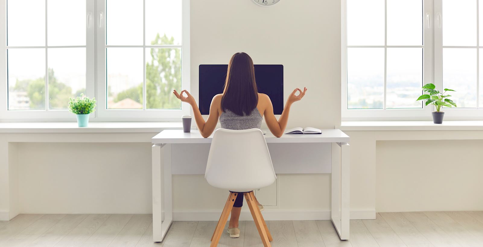 New Year, Same Desk: How to Ease Back Into Work After the Holidays New Year, Same Desk: How to Ease Back Into Work After the Holidays